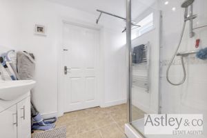 ensuite- click for photo gallery